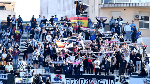 La afici&oacute;n de la AD Ceuta FC. pendiente del resto de la jornada