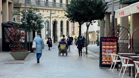 GENTE POR LA CALLE 4