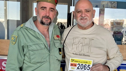 Francisco Manuel Luque recoge su dorsal de la Cuna en Algeciras