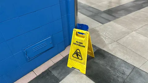 Goteras en el Mercado Central / Mohamed Ettouileb