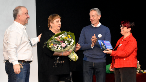 La profesora de Educaci&oacute;n F&iacute;sica Mar&iacute;a del Carmen Bernet, premio 'Mujer Abyla' 2025 