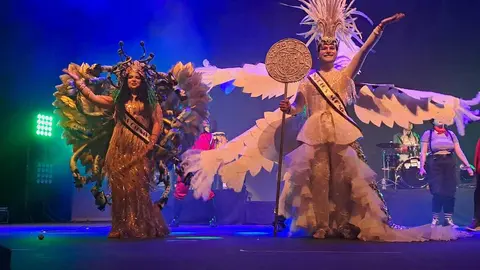 Concurso de Carnavales en el Revell&iacute;n / C&eacute;sar Mart&iacute;n
