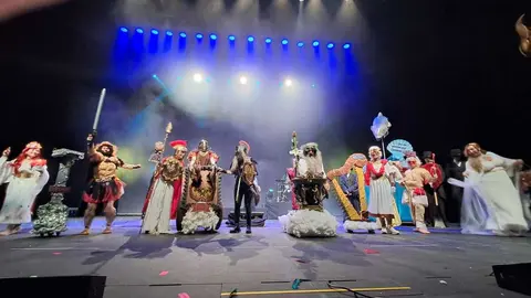 Concurso de Carnavales en el Revell&iacute;n / C&eacute;sar Mart&iacute;n