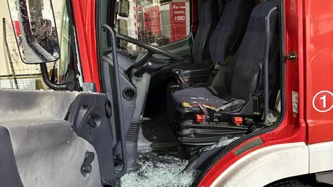 Coche de bomberos apedreado 2