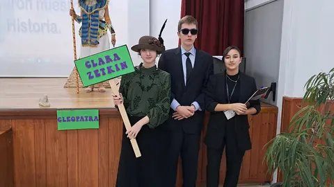 Exposici&oacute;n 'Pioneras del pasado' en el Camoens / C&eacute;sar Mart&iacute;n