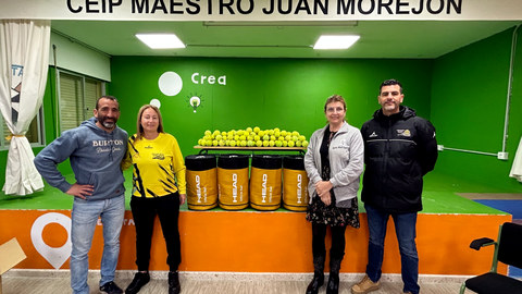 Donaci&oacute;n de la Federaci&oacute;n de Tenis al Colegio Juan Morej&oacute;n