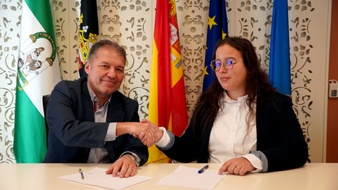 Firma del convenio entre el Colegio de M&eacute;dicos y Chaara App S.L