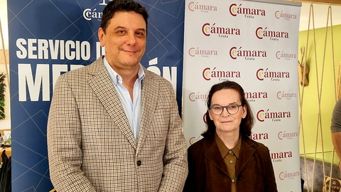 Joaqu&iacute;n Mollinedo y Patricia Guilarte, instantes antes del inicio del desayuno informativo sobre Mediaci&oacute;n Empresarial _ Laura Ortiz