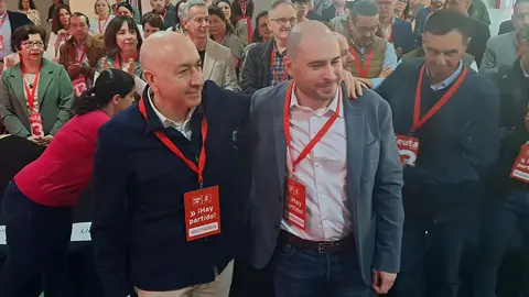 Miguel &Aacute;ngel Perez Triano (Dcha) y Alejandro Soler (Izda) en el Congreso Regional del PSOE / C&eacute;sar Mart&iacute;n