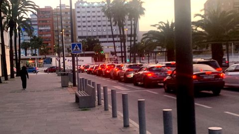 Largas colas en el Puerto de Algeciras con motivo del retorno tras el puente / cedida