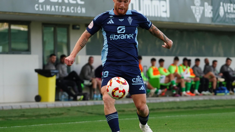 El Real Murcia remonta y sigue la estela del Ceuta&nbsp;