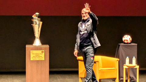 El f&uacute;tbol de Ceuta se vuelca en la vista de Luis de la Fuente / Rafa B&aacute;ez