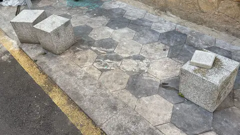 Bolardos rotos en Plaza Nicaragua / Cedidas