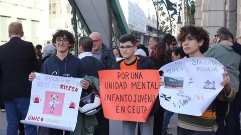 Manifestaci&oacute;n reclamando la Unidad de Salud Mental Infanto-juvenil