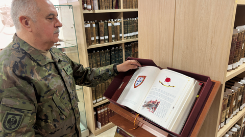 Coronel Antonio Morej&oacute;n, director de la Biblioteca Hist&oacute;rico Militar de Ceuta / Mohamed Ettouileb