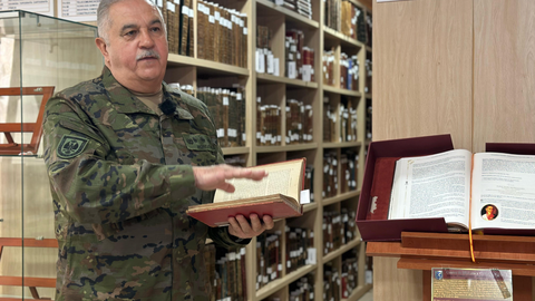 Coronel Antonio Morej&oacute;n, director de la Biblioteca Hist&oacute;rico Militar de Ceuta / Mohamed Ettouileb