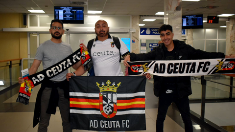 La afici&oacute;n de la Ad Ceuta FC pone rumbo a Madrid / Rafa B&aacute;ez