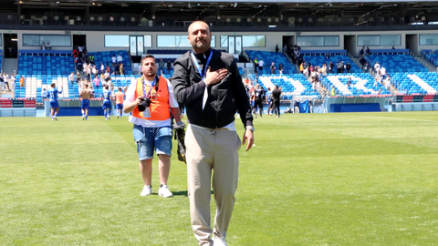 Luhay Hamido agradece el esfuerzo a la afici&oacute;n de la AD Ceuta FC. Foto: Abdeselam Mohamed