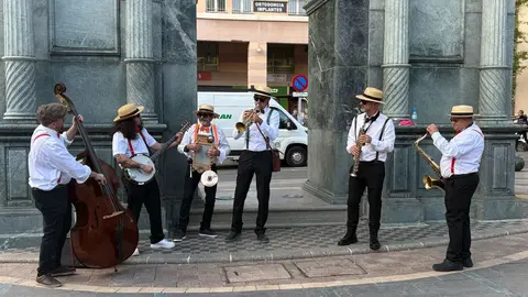 Jacar&eacute; Band / Alma Palomino