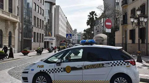 Coche de la Polic&iacute;a Local en las inmediaciones del Palacio Auton&oacute;mico