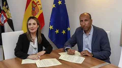 Firma del convenio con la Fampa