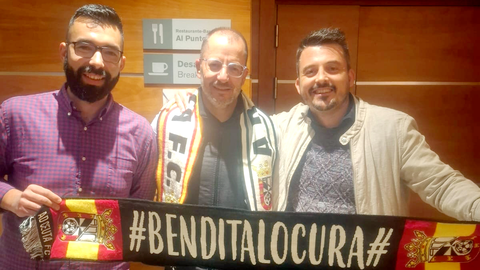 Aficionados caballas junto a Jos&eacute; Juan Romero 