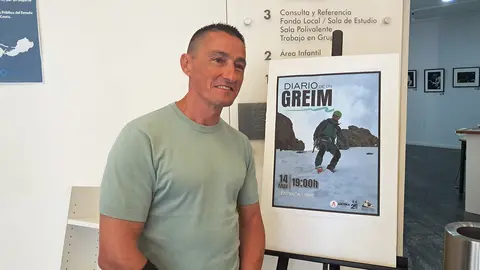 Conferencia de Javier Arias, 'Diario de un Greim / C&eacute;sar Mart&iacute;n