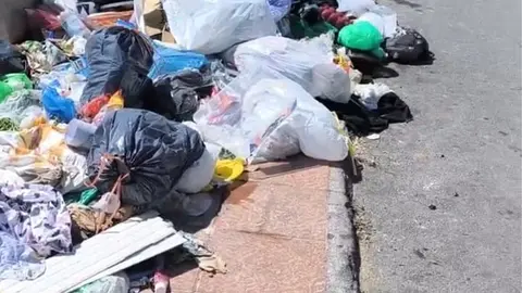 Basura acumulada en la barriada de El Pr&iacute;ncipe