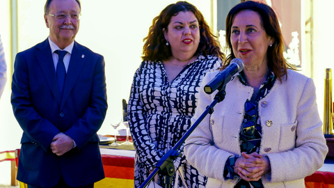 La ministra de Defensa durante una de sus &uacute;ltimas visitas a la ciudad / Archivo