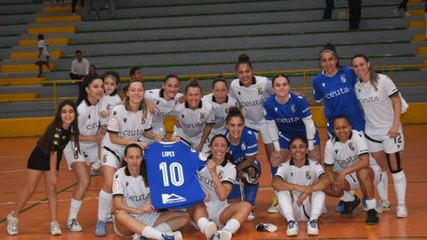 AD Ceuta Femenino, campe&oacute;n tercer grupo 2&ordm; Divisi&oacute;n / Rafa B&aacute;ez