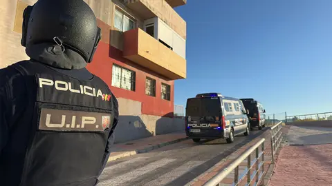 Agentes de la UIP desplazados a Ceuta / Mohammed Ettouileb