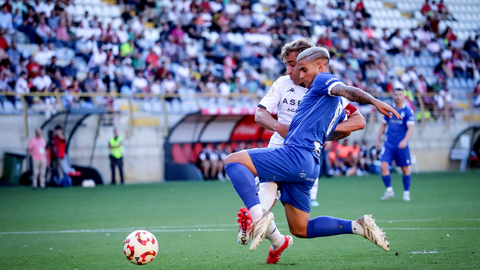 Encuentro de ida de la final de campeones entre la Cultural Leonesa y la AD Ceuta FC