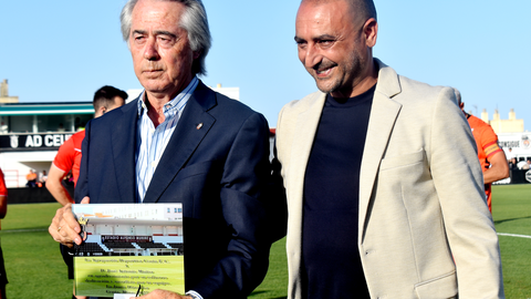 El Ceuta y el Murube rinden un emotivo homenaje a Jos&eacute; Antonio Mu&ntilde;oz. Foto: Rafa B&aacute;ez