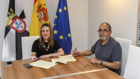 Firma del convenio con la Comunidad Isl&aacute;mica