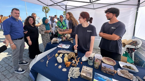 Cristina P&eacute;rez en los stands ubicado en el Muelle por el D&iacute;a Mundial del Medio Ambiente