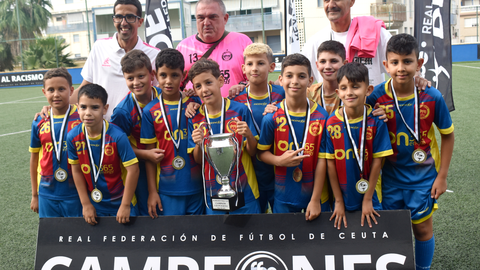 Entrega de trofeos de la RFFCE. Foto: Rafa B&aacute;ez