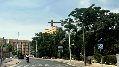 El sem&aacute;foro permanece fuera de funcionamiento desde el pasado viernes / Alma Palomino