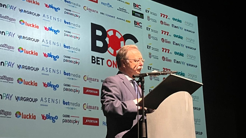 El presidente de la Ciudad, Juan Vivas, durante la inauguraci&oacute;n de Bet On Ceuta