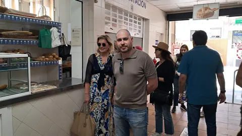 Visita del PSOE al Mercado de Hadu / C&eacute;sar Mart&iacute;n