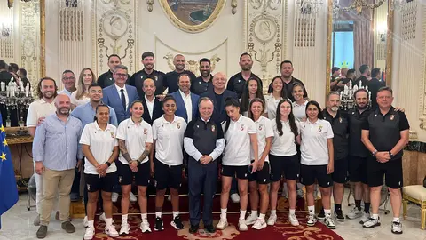 Recepci&oacute;n en el Sal&oacute;n del Trono del Ceuta Femenino / Rafa B&aacute;ez