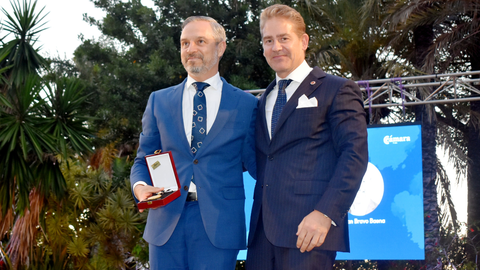 Entrega de la Medalla de Oro de la C&aacute;mara de Comercio a Juan Bravo / Laura Ortiz
