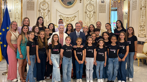 Recepci&oacute;n de Juan Vivas a la Federaci&oacute;n de Gimnasia R&iacute;tmica / Alma Palomino