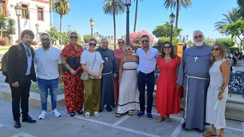 Aniversario de Cruz Blanca / C&eacute;sar Mart&iacute;n