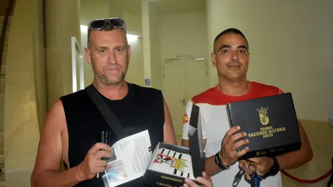 Primeros aficionados en renovar su abono / Rafa B&aacute;ez