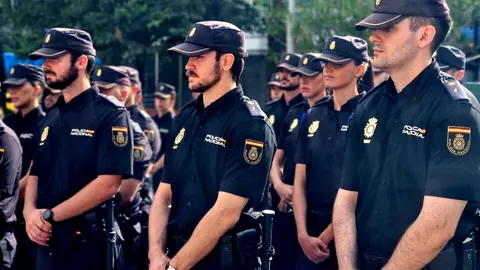 Recepci&oacute;n a los agentes en pr&aacute;cticas de la Polic&iacute;a Nacional / Laura Ortiz
