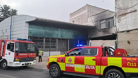 Incendio en el antiguo hospital de la Cruz Roja / C&eacute;sar Mart&iacute;n