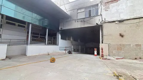 Incendio en el antiguo hospital de la Cruz Roja / C&eacute;sar Mart&iacute;n