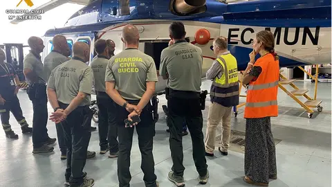 Formaci&oacute;n de los operativos del GEAS en el Helipuerto