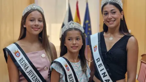Vivas recibe a las Reinas de las Fiestas / Laura Ortiz
