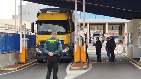   Primer pase de pescado en la aduana comercial desde Marruecos / S.I.  